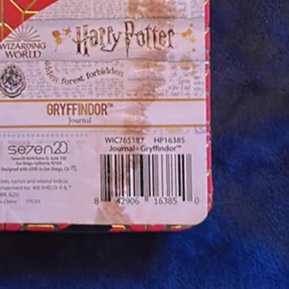 Brand new Gryffindor House journal from Wizarding World of Harry Potter - Picture 4 of 4